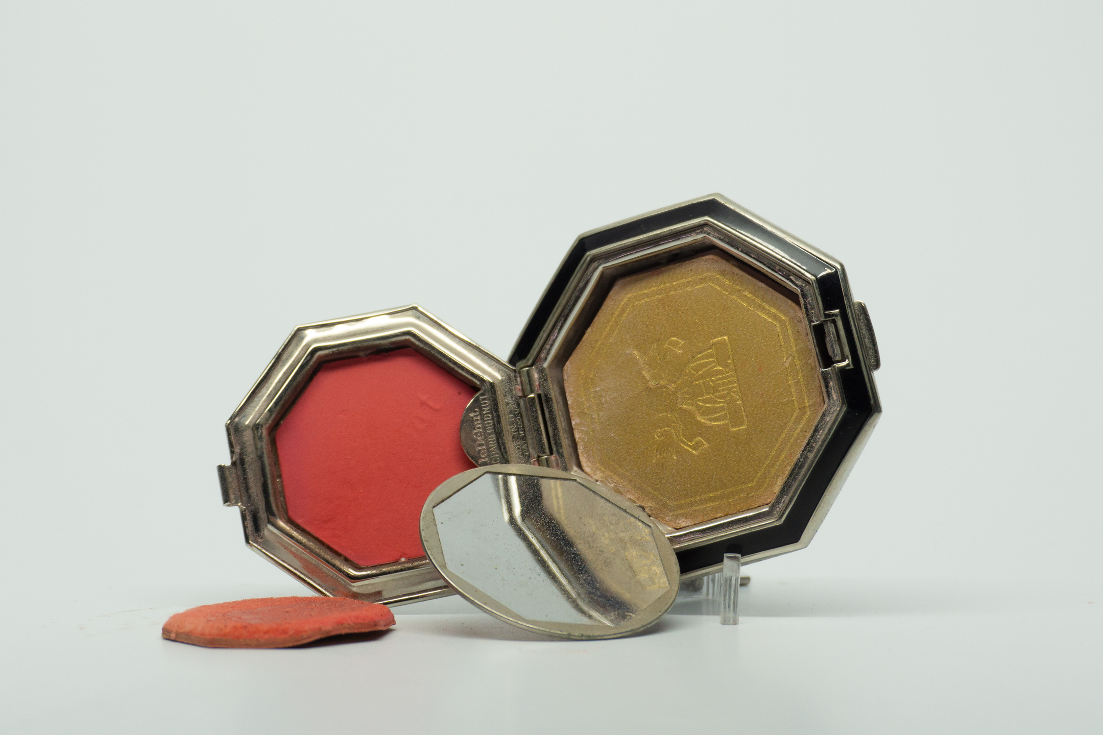 Richard Hudnut Deauville Compact