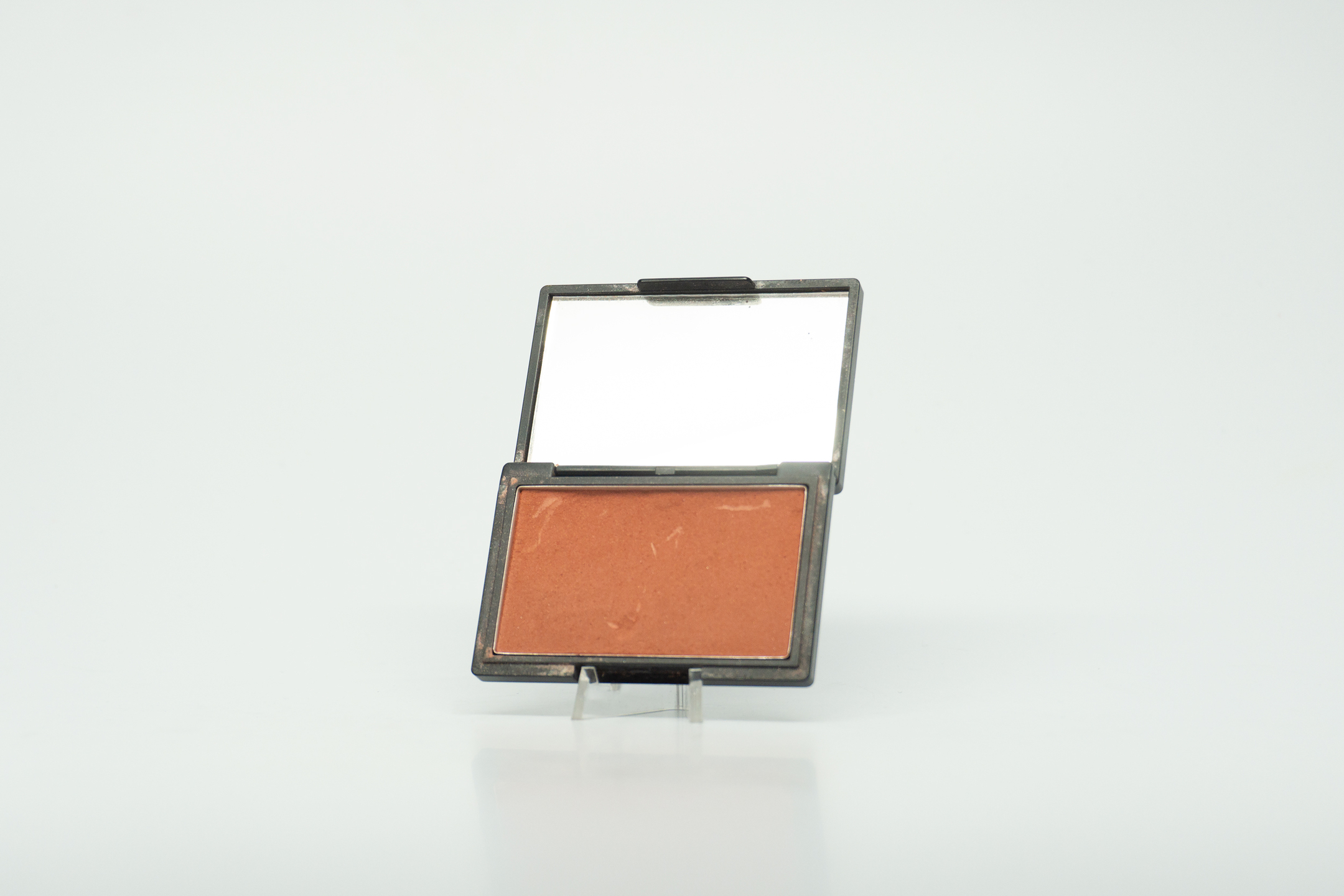 Amy Winehouse's Sleek Makeup Pressed Powder Blush