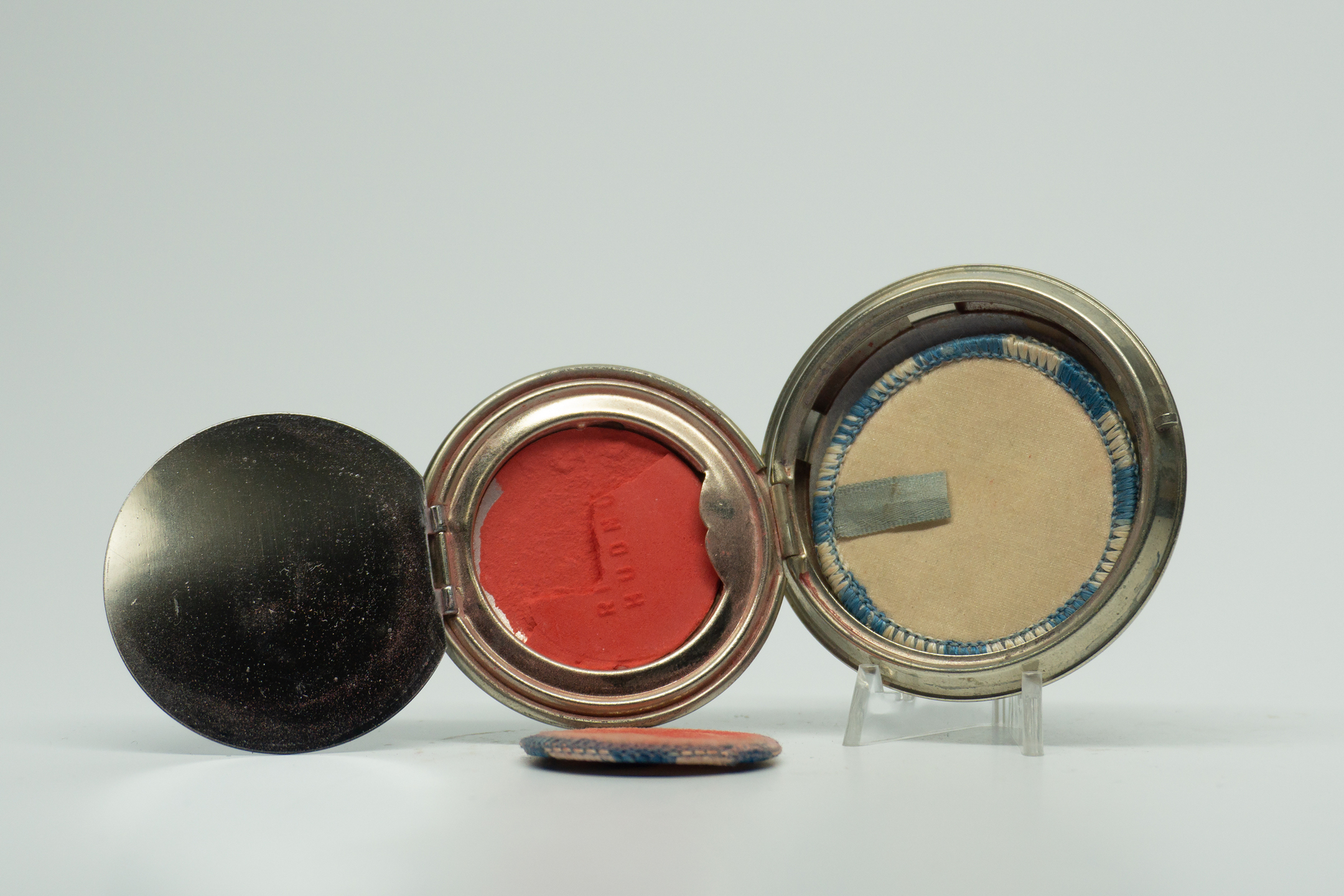 Richard Hudnut Deauville Compact