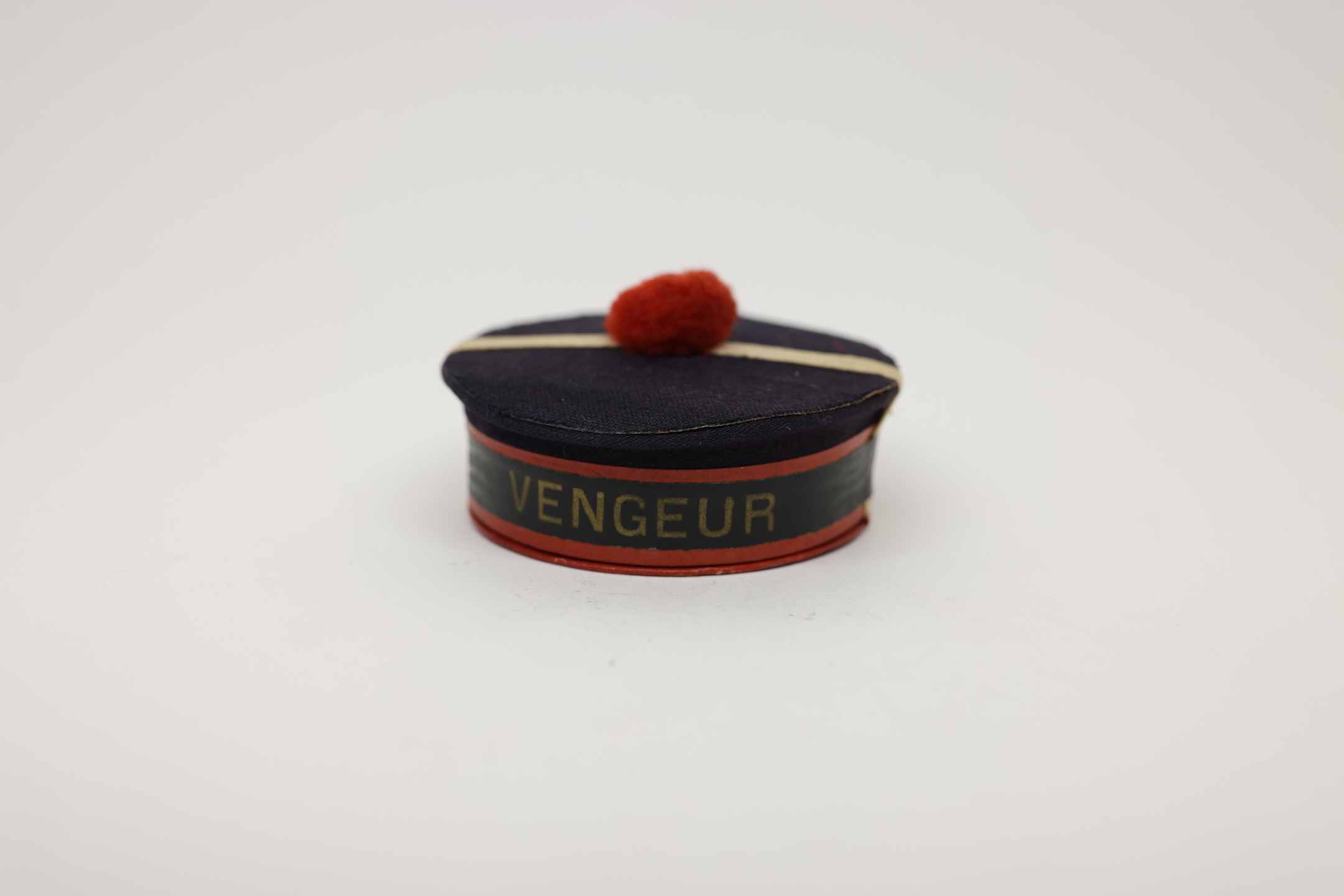 Figural Hat Compact